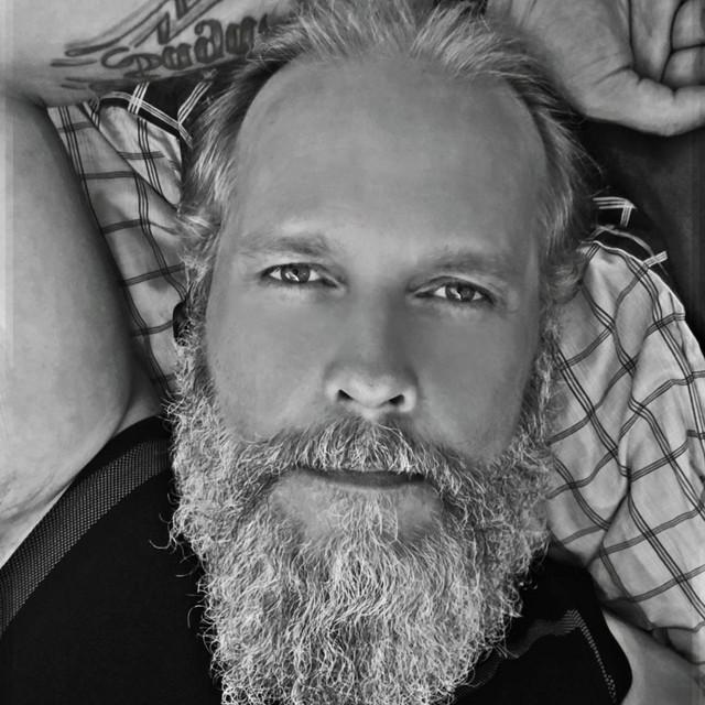 Shes to hot for her own good